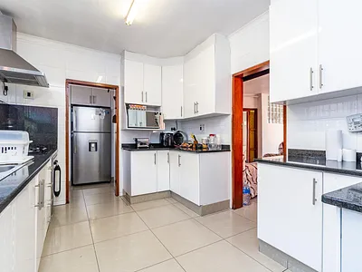 5 Bedroom House For Sale in Durban - 494p.webp