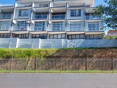 2 Bedroom Apartment For Sale in Margate - IknM.webp