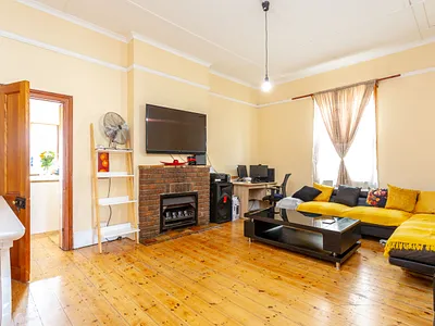4 Bedroom House For Sale in Cape Town - yWhj.webp