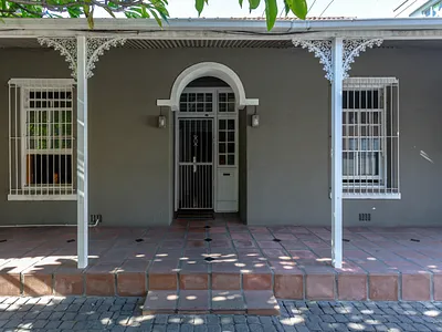 4 Bedroom House For Sale in Cape Town - 6b1v.webp