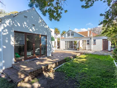 5 Bedroom House For Sale in Cape Town - oeKO.webp