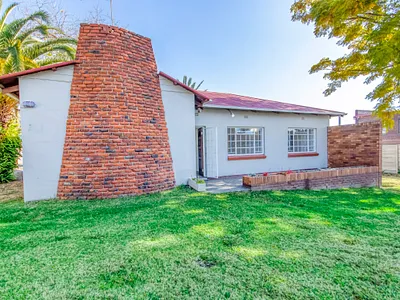 3 Bedroom House For Sale in Randburg - IhZ6.webp