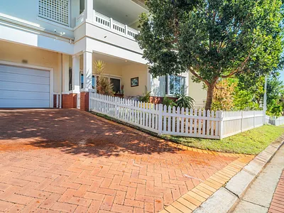 2 Bedroom Townhouse For Sale in Mount Edgecombe - 5M6j.webp