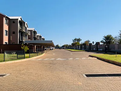 3 Bedroom Apartment For Sale in Pretoria - 4hiN.webp