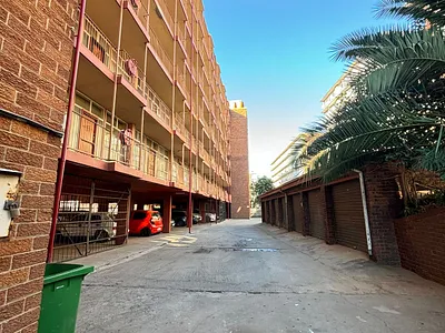 5 Bedroom Apartment For Sale in Pretoria - lTUE.webp