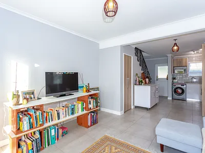 2 Bedroom Apartment To Rent in Cape Town - n2zR.webp