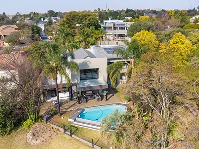 4 Bedroom House For Sale in Sandton - fqdH.webp