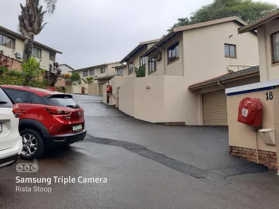 3 Bedroom Apartment To Rent in Westridge, Durban - img