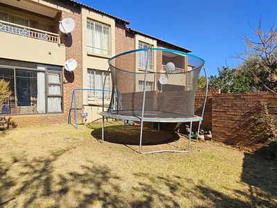 2 Bedroom Apartment For Sale in Pretoria - 3R6k.webp
