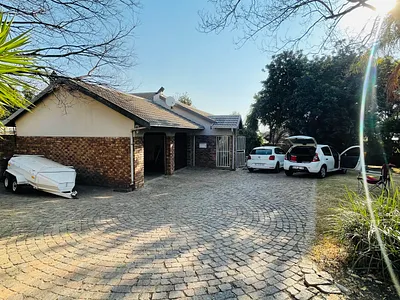 4 Bedroom House For Sale in Centurion - ZlOp.webp