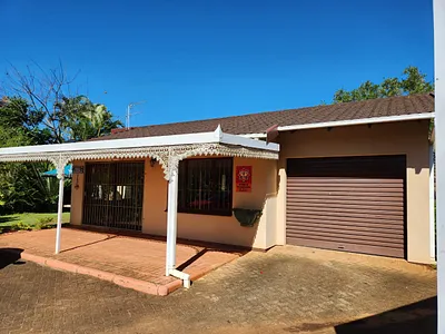 2 Bedroom Townhouse To Rent in Port Shepstone - 3J6e.webp