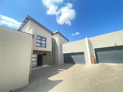 3 Bedroom Townhouse For Sale in Pretoria - KZ3Z.webp