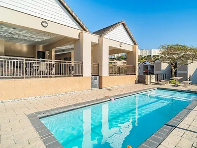3 Bedroom Apartment For Sale in Durban - qCm1.webp