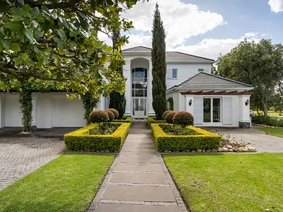 4 Bedroom House For Sale in Paarl - upgO.webp