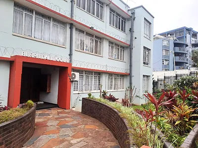3 Bedroom Apartment For Sale in Durban - Vh6E.webp