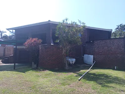 4 Bedroom House For Sale in Port Shepstone - lezf.webp