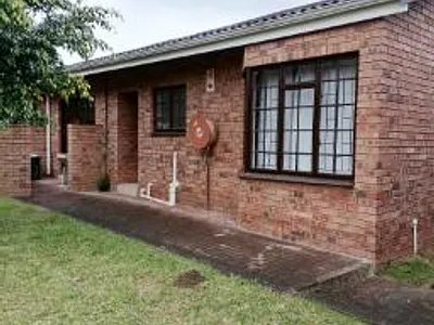 2 Bedroom Townhouse For Sale in Margate - rs57.webp