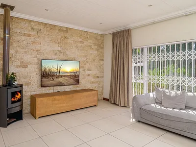 5 Bedroom House To Rent in Sandton - yzU0.webp