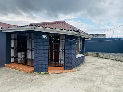 2 Bedroom House For Sale in East London - IhAx.webp