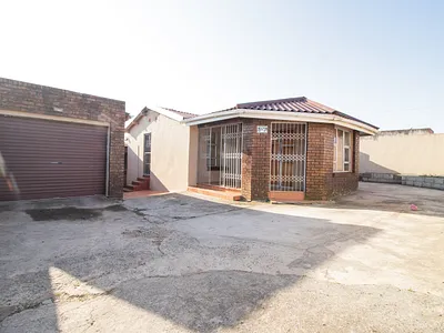 2 Bedroom House For Sale in East London - img