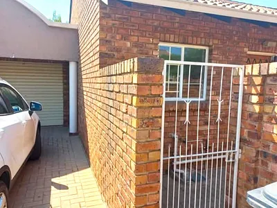 2 Bedroom Townhouse For Sale in Centurion - zblA.webp