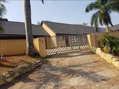 4 Bedroom House For Sale in Empangeni - Qbql.webp