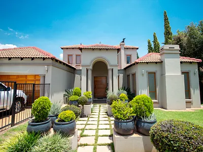 4 Bedroom Townhouse For Sale in Roodepoort - cU0B.webp