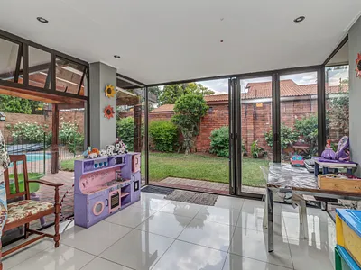 4 Bedroom House For Sale in Sandton - zir7.webp