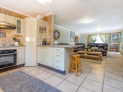 3 Bedroom Townhouse For Sale in Roodepoort - 7fuR.webp