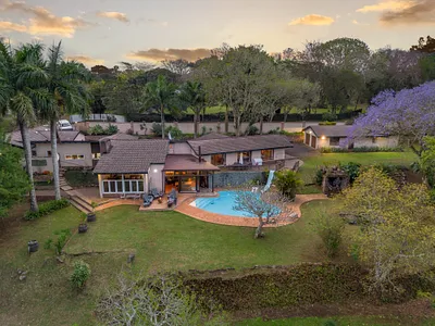 6 Bedroom House For Sale in Kloof - YfUa.webp