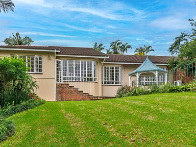 3 Bedroom Townhouse For Sale in Kloof - SW5b.webp
