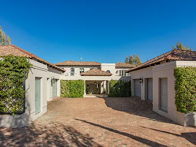 5 Bedroom House For Sale in Paarl - QycT.webp