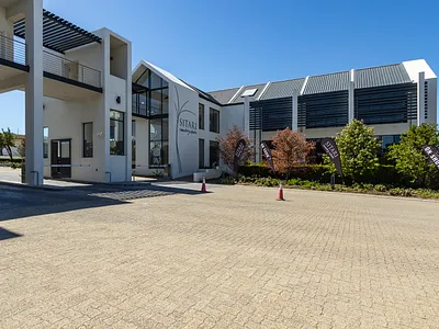 2 Bedroom Apartment To Rent in Somerset West - z1Cx.webp