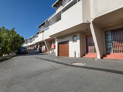 3 Bedroom Townhouse For Sale in Durban North - HryL.webp