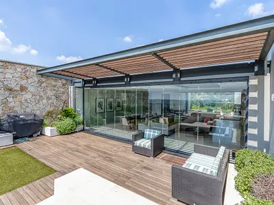 4 Bedroom Apartment For Sale in Johannesburg - kIJY.webp