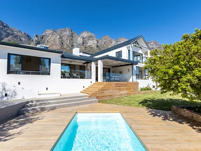 4 Bedroom House For Sale in Cape Town - GtE0.webp