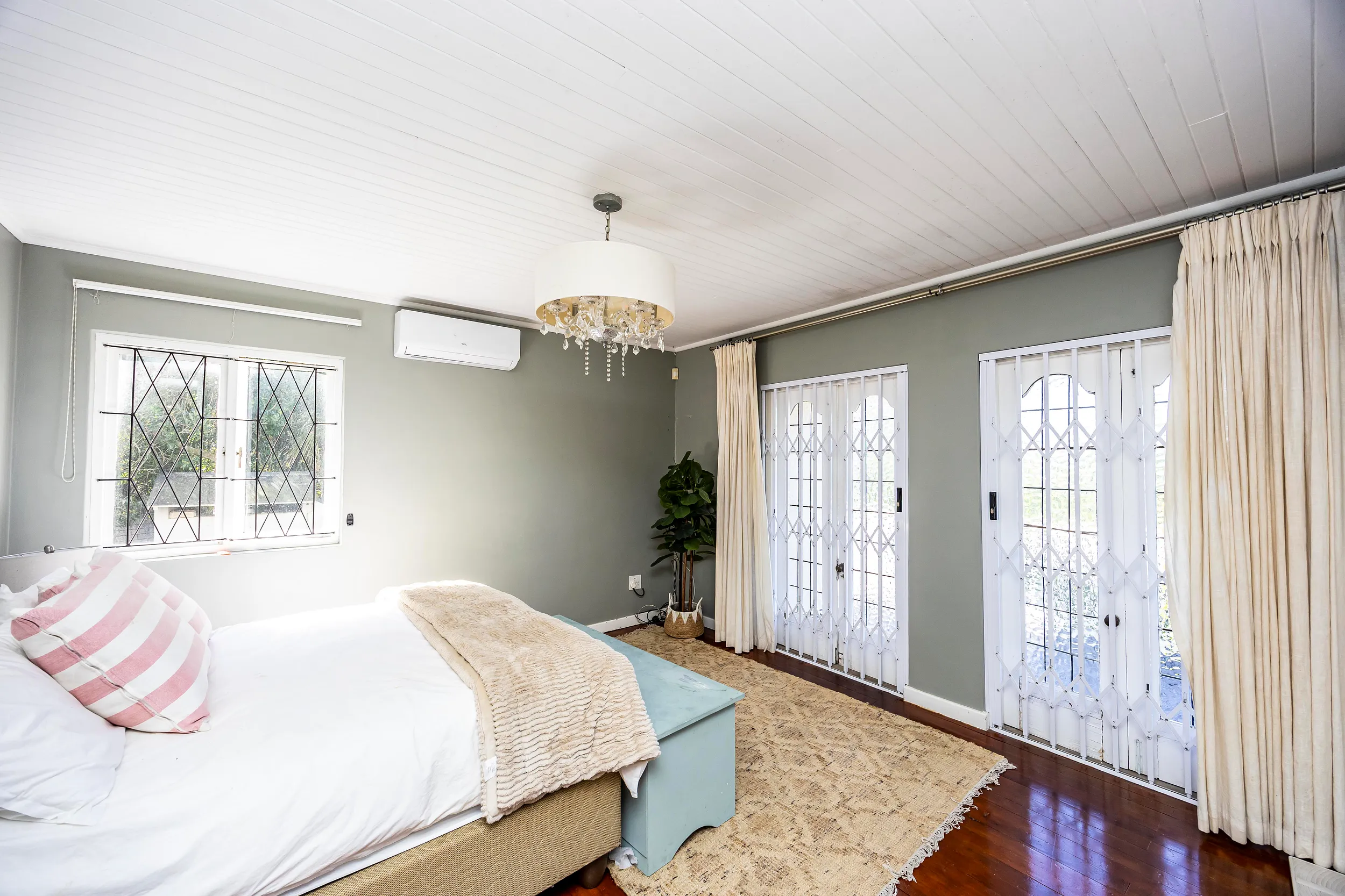 Carousel Indicator - JEQG.webp