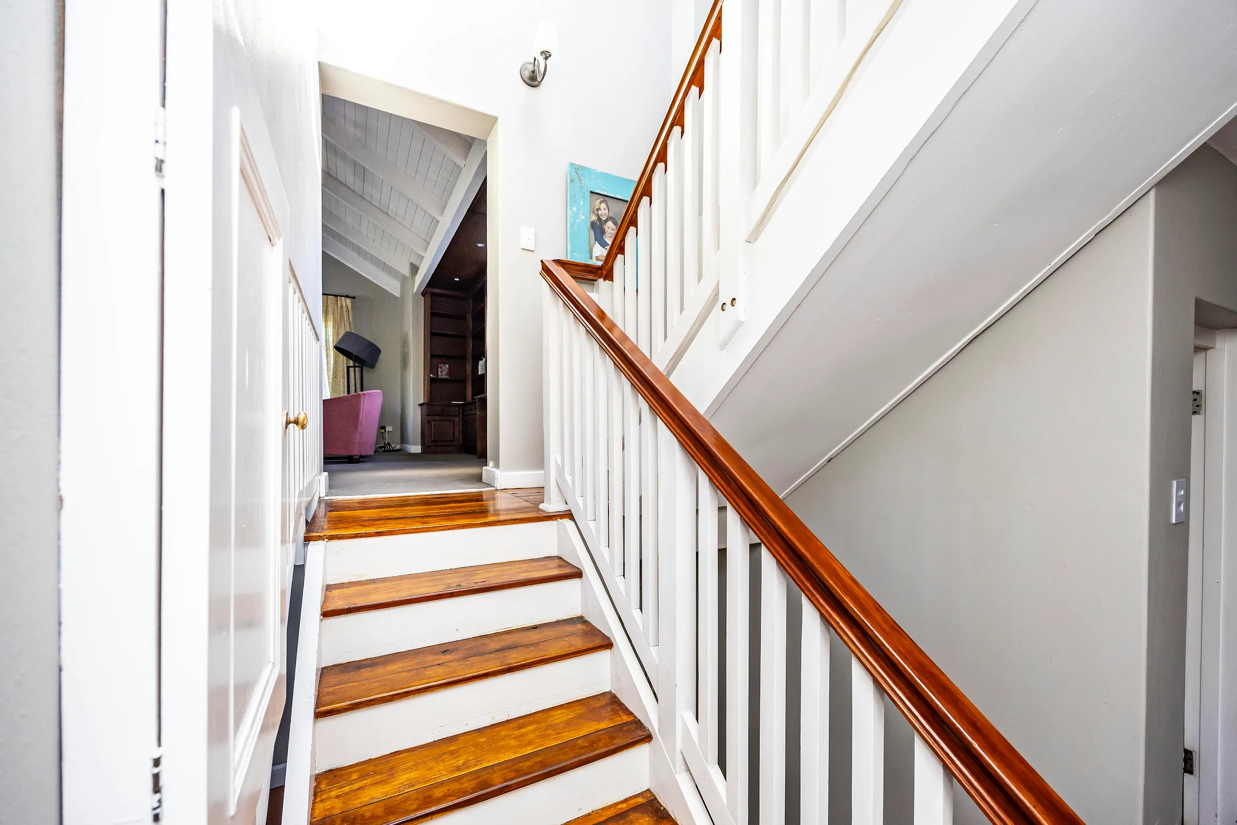 Carousel Indicator - o21R.webp