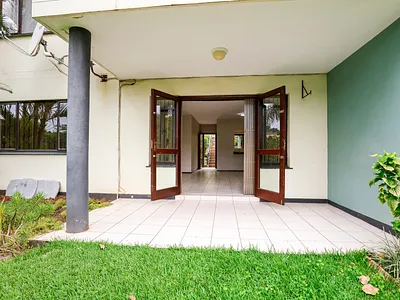 2 Bedroom Apartment For Sale in Umhlanga - kqiU.webp