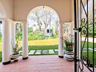 11 Bedroom House For Sale in Johannesburg - qBGe.webp