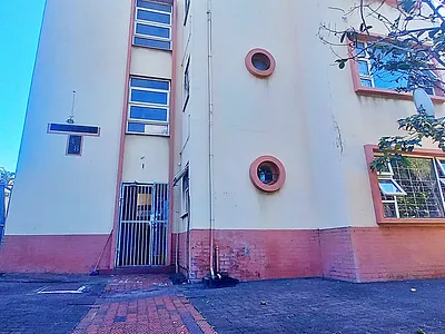 1.5 Bedroom Apartment For Sale in Durban - NGY9.webp