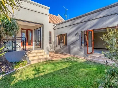 2 Bedroom House For Sale in Randburg - 53MS.webp