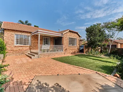 3 Bedroom Townhouse For Sale in Randburg - QoTw.webp