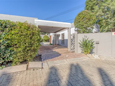 2 Bedroom Townhouse To Rent in Sandton - v0YT.webp