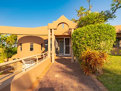 4 Bedroom House For Sale in Durban - 72JV.webp