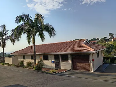 3 Bedroom Townhouse For Sale in Queensburgh - 1MfZ.webp