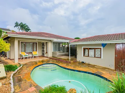 2 Bedroom Townhouse For Sale in Queensburgh - qGrH.webp