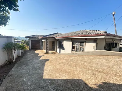 3 Bedroom House For Sale in Empangeni - YG3j.webp