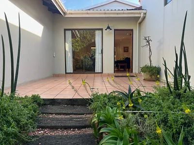 5 Bedroom House For Sale in Zinkwazi Beach - qoQy.webp