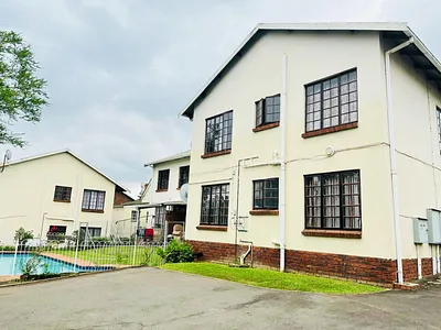 2 Bedroom Apartment For Sale in Pietermaritzburg - YKJz.webp